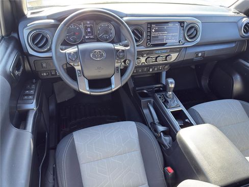 Used 2022 Toyota Tacoma TRD Sport w/ Technology Package AWD/4WD image 15
