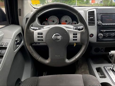 Used 2018 Nissan Frontier Desert Runner RWD image 5