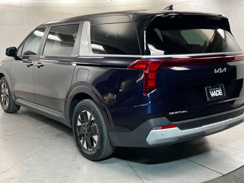 Used 2025 Kia Carnival LXS FWD image 3