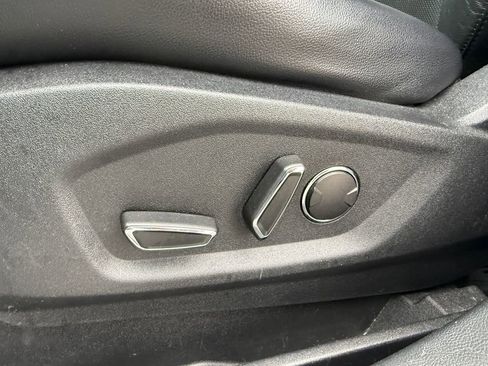 Used 2019 Ford Edge Titanium w/ Equipment Group 301A AWD/4WD image 18