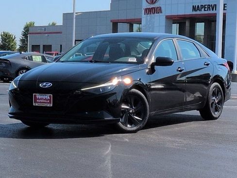 Used 2022 Hyundai Elantra SEL w/ Convenience Package FWD image 2