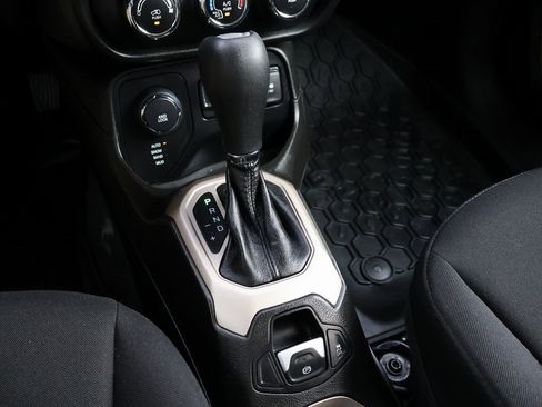 Used 2016 Jeep Renegade Latitude image 38