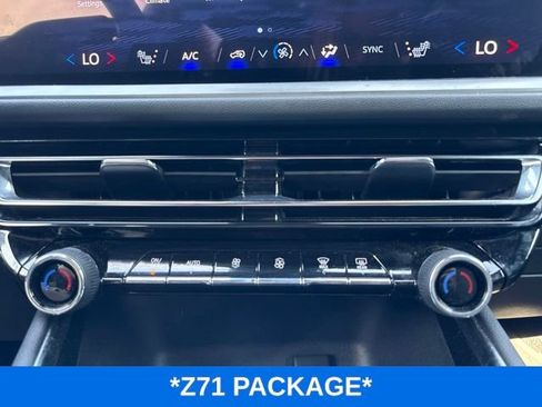 Used 2024 Chevrolet Traverse LT w/ Midnight/Sport Edition AWD/4WD image 9