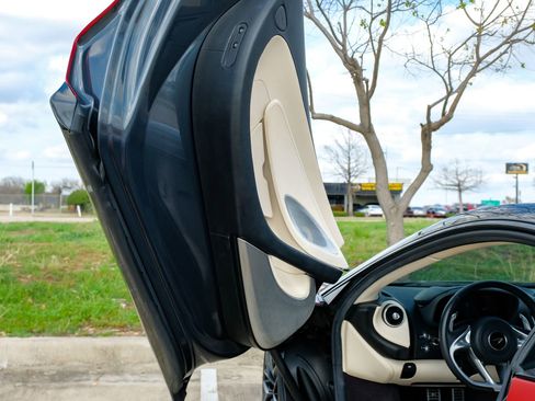 Used 2021 McLaren GT image 34