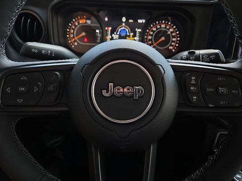 Used 2026 Jeep Wrangler Unlimited Rubicon AWD/4WD image 19