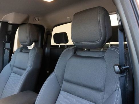 Used 2024 Nissan Frontier SV w/ SV Convenience Package RWD image 15