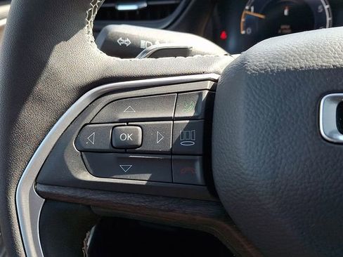 New 2026 Jeep Grand Cherokee L Limited w/ Luxury Tech Group II AWD/4WD image 17