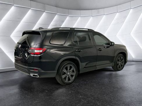 Used 2023 Honda Pilot Sport image 4