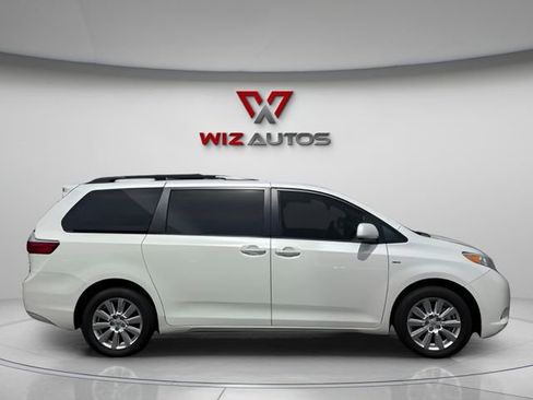 Used 2017 Toyota Sienna XLE w/ XLE Navigation Package AWD/4WD image 6
