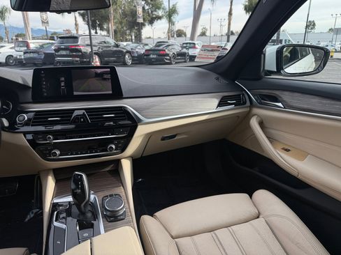Used 2019 BMW 540i w/ M Sport Package image 23