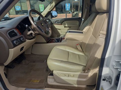 Used 2013 Chevrolet Avalanche LTZ image 11