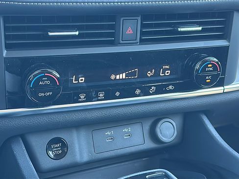 Certified 2025 Nissan Rogue SV image 33