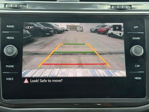 Used 2022 Volkswagen Tiguan SE FWD image 17