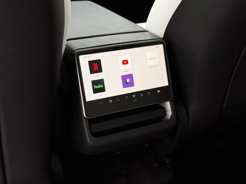 Used 2026 Tesla Model Y 2WD image 21