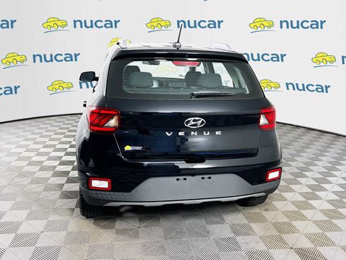 Certified 2026 Hyundai Venue SEL FWD image 6