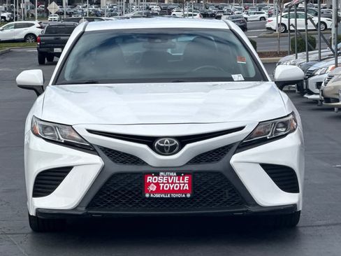 Used 2019 Toyota Camry SE w/ Carpet Mat Package image 10