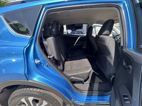 Used 2018 Toyota RAV4 LE AWD/4WD image 40