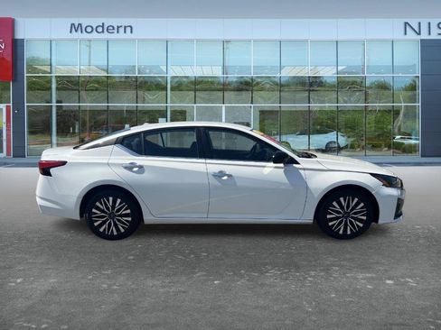 Certified 2024 Nissan Altima 2.5 SV FWD image 5