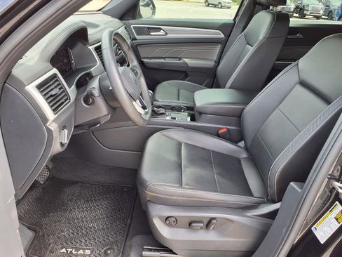 Used 2023 Volkswagen Atlas Cross Sport SE w/ Panoramic Sunroof Package FWD image 22
