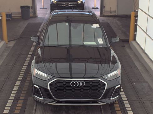 Used 2023 Audi Q5 2.0T Premium w/ Convenience Package AWD/4WD image 2