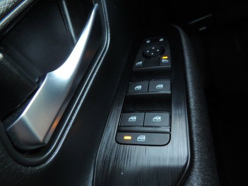 Certified 2025 Nissan Kicks SV image 24