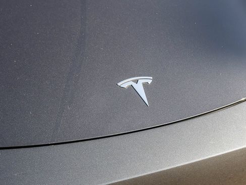 Used 2021 Tesla Model Y Long Range AWD/4WD image 16