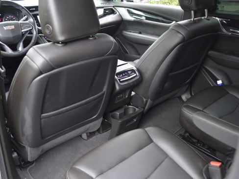 Used 2023 Cadillac XT6 Premium Luxury w/ Technology Package AWD/4WD image 28