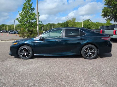Used 2019 Toyota Camry SE FWD image 3