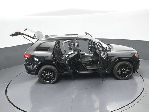 Used 2020 Jeep Grand Cherokee Altitude RWD image 70