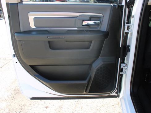 Used 2021 RAM 1500 Classic SLT RWD image 38
