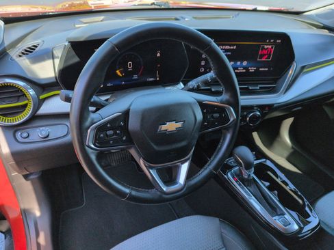 Used 2024 Chevrolet Trax LT w/ Driver Confidence Package FWD image 16