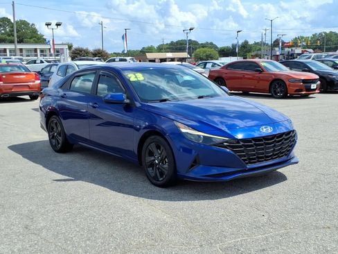 Used 2023 Hyundai Elantra SEL w/ Preferred Accessory Package FWD image 7
