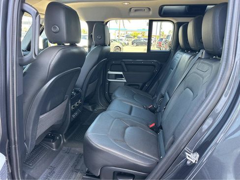 Used 2023 Land Rover Defender 110 SE AWD/4WD image 10