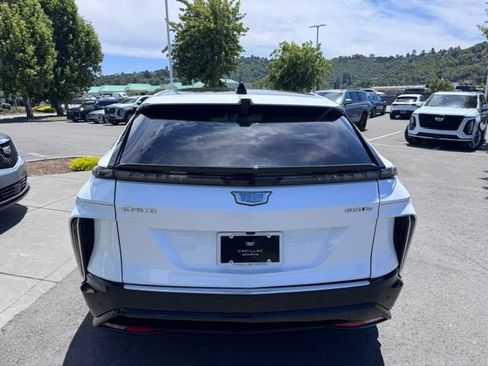 Used 2025 Cadillac Lyriq Luxury w/ LPO, Floor Liner Package AWD/4WD image 7