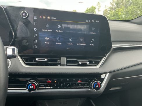 Certified 2025 Chevrolet Equinox LT w/ Convenience Package II AWD/4WD image 8