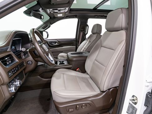Used 2023 GMC Yukon SLT w/ SLT Premium Package AWD/4WD image 16