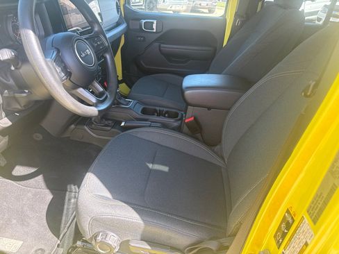 Used 2024 Jeep Gladiator Sport AWD/4WD image 21