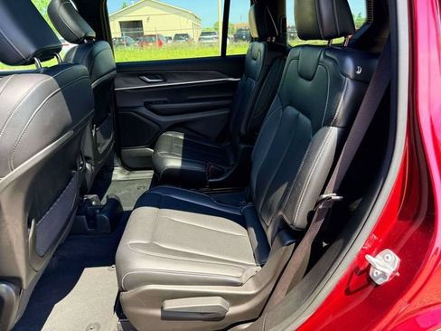 Used 2025 Jeep Grand Cherokee L Limited w/ Black Appearance Package AWD/4WD image 13