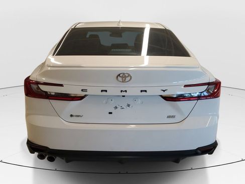 Used 2025 Toyota Camry SE image 6
