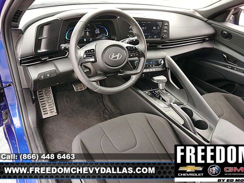 Used 2025 Hyundai Elantra Sport FWD image 6