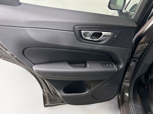 Used 2025 Volvo XC60 B5 Plus image 27