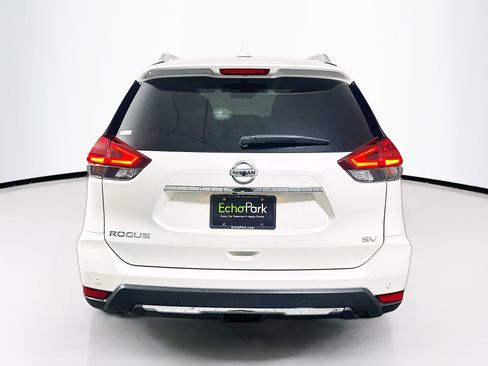 Used 2020 Nissan Rogue SV image 7