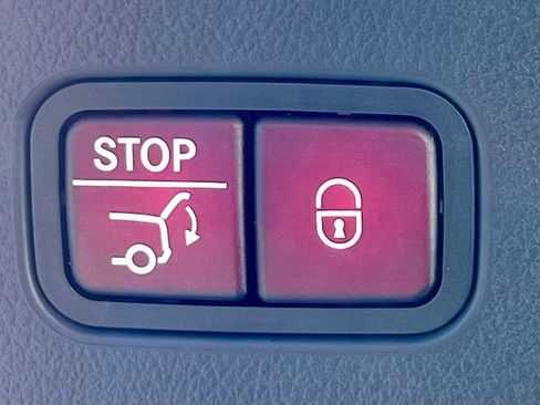 Certified 2026 Mercedes-Benz GLC 300 4MATIC image 39