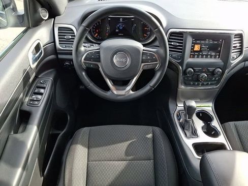 Used 2021 Jeep Grand Cherokee Laredo image 11