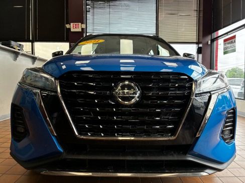 Used 2021 Nissan Kicks SR w/ SR Premium Package FWD image 4