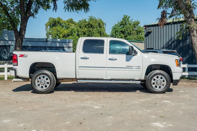 Used 2011 GMC Sierra 2500 Denali w/ Suspension Package, Off-Road AWD/4WD image 7