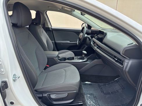 Used 2025 Kia K4 FWD image 14