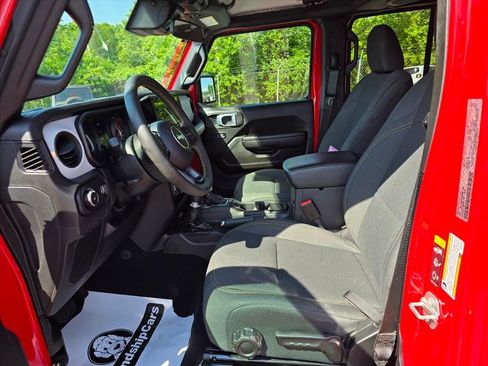 Used 2024 Jeep Wrangler Unlimited Sport AWD/4WD image 11