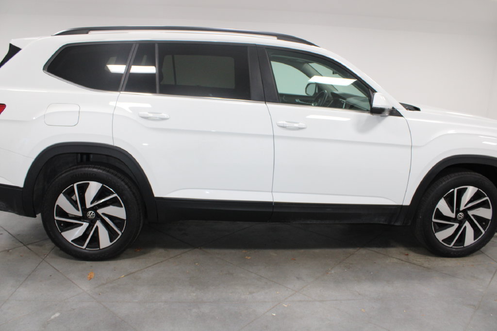 Used 2025 Volkswagen Atlas SE AWD/4WD image 11