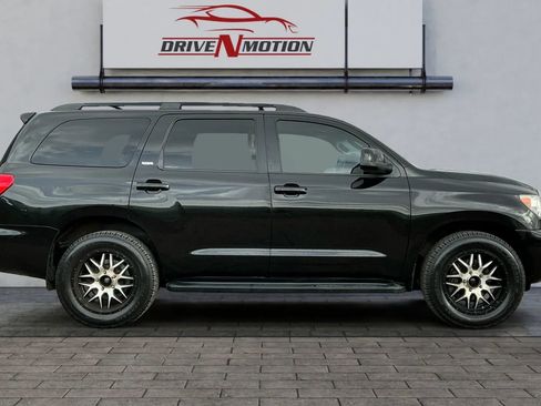 Used 2016 Toyota Sequoia SR5 image 2